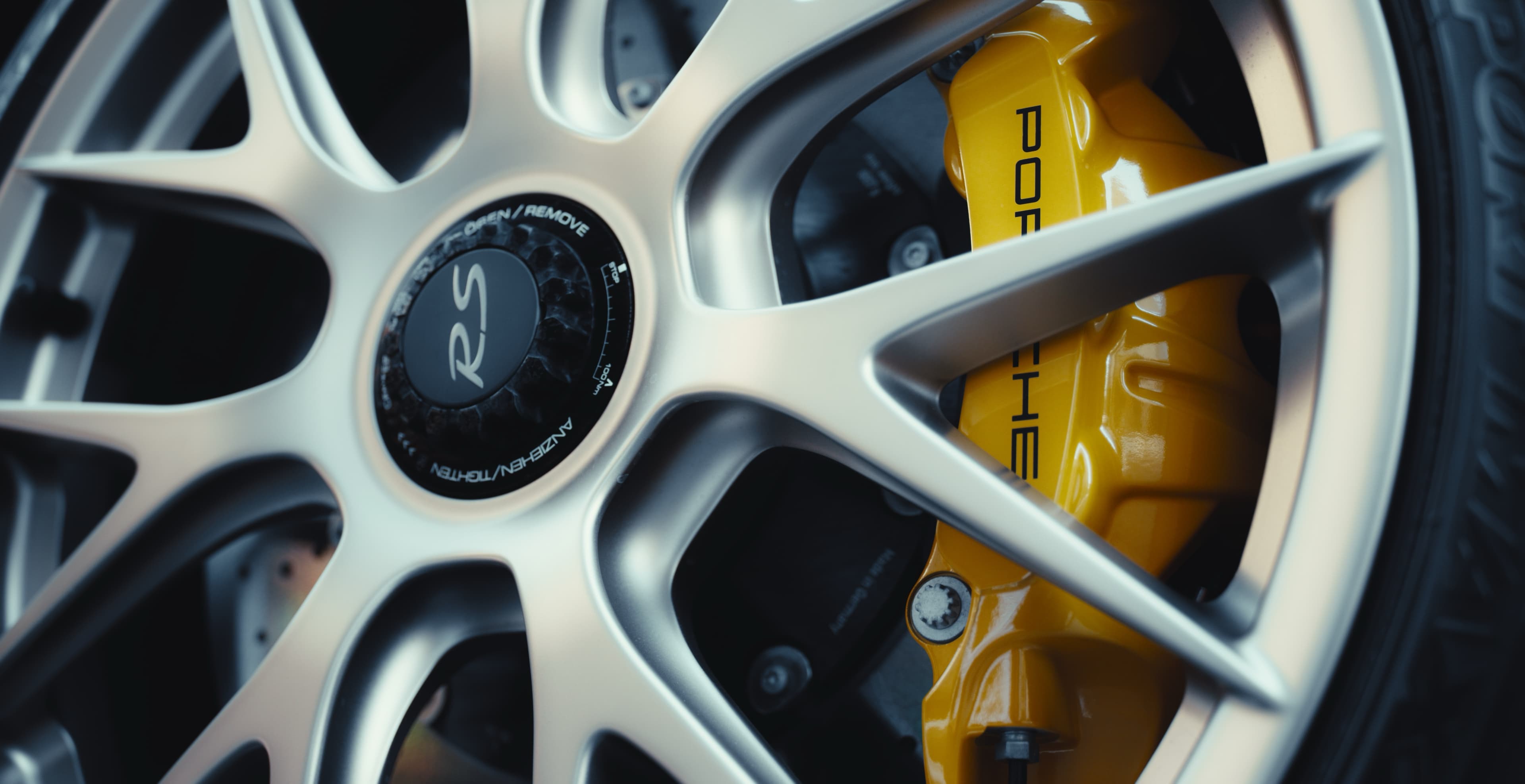 Porsche 911 GT2 RS — frame 8